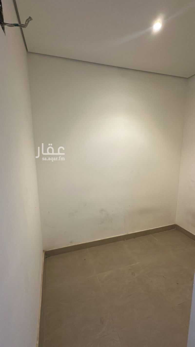 5 bedroom villa in Khuzam, Riyadh 9