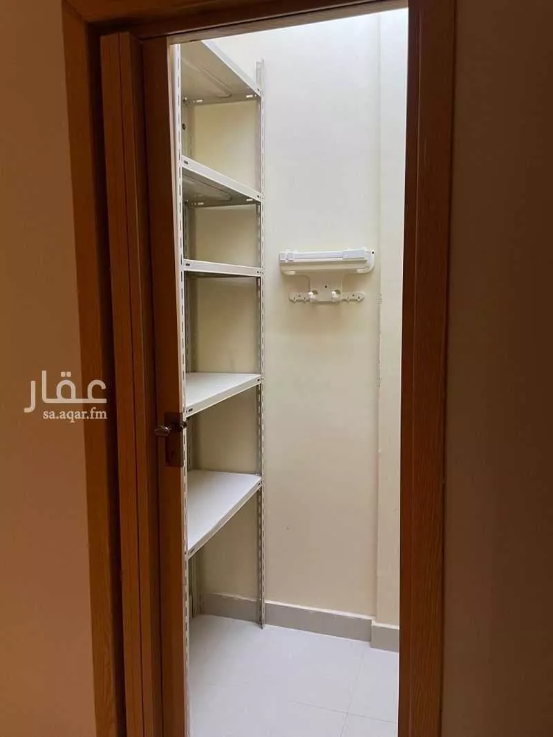 شقة 4 غرف في الملقا 5