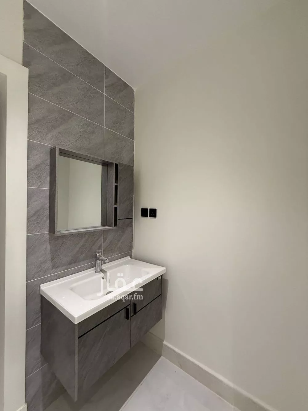 شقة 4 غرف في الواحة 5