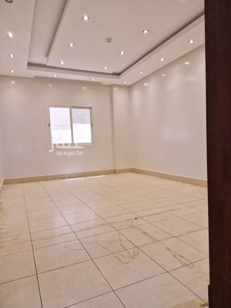 شقة 4 غرف في الحمرا 1