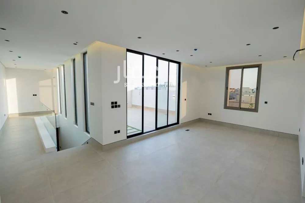 شقة 4 غرف في العارض 4