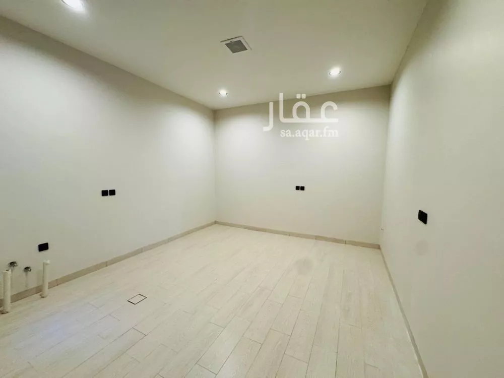 فيلا 4 غرف في العارض 3