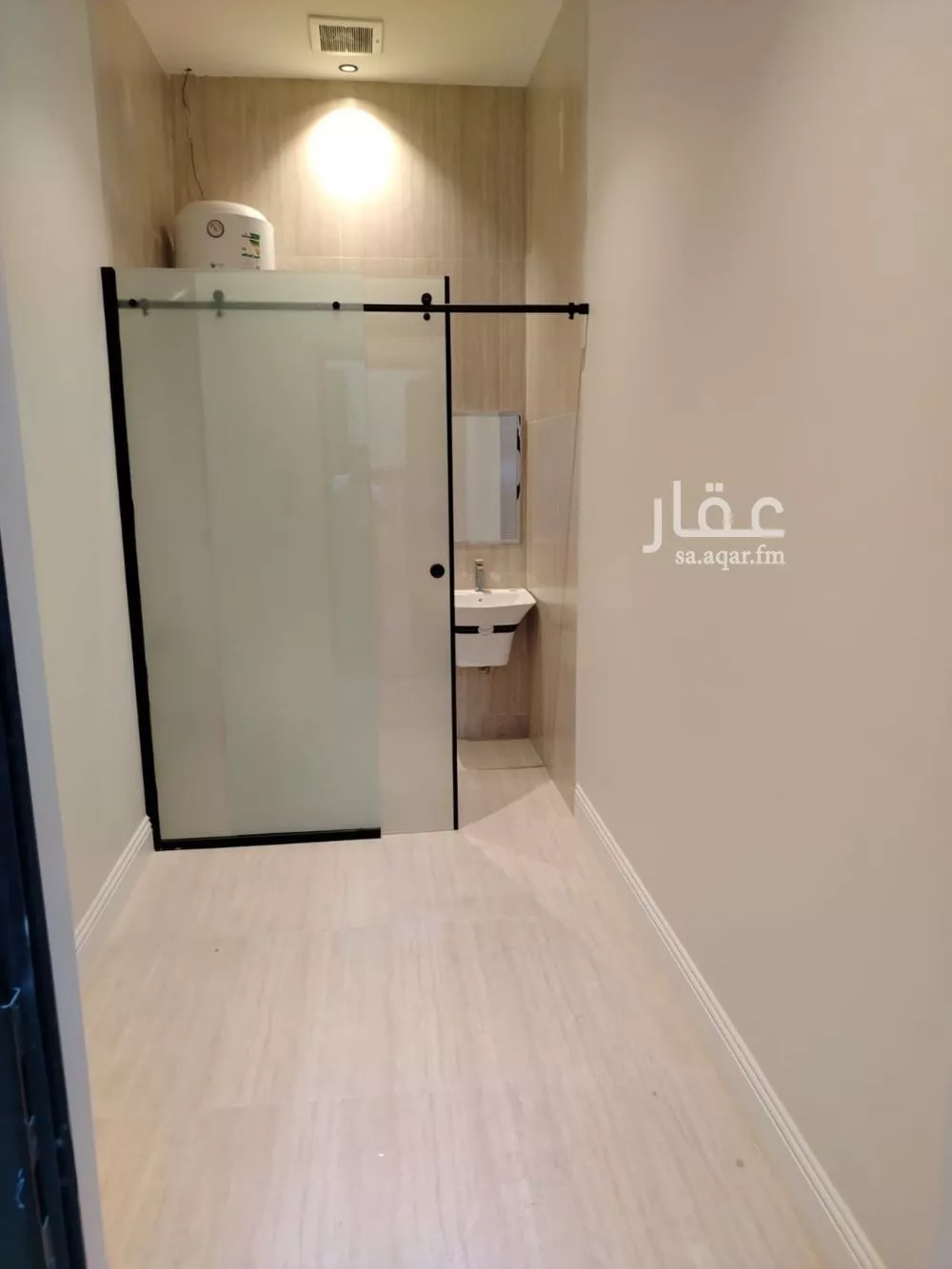 فيلا 4 غرف في العارض 4