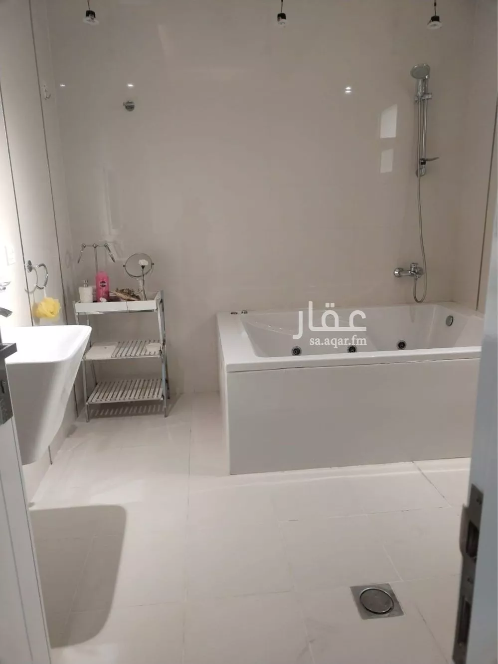 فيلا 7 غرف في العارض 5