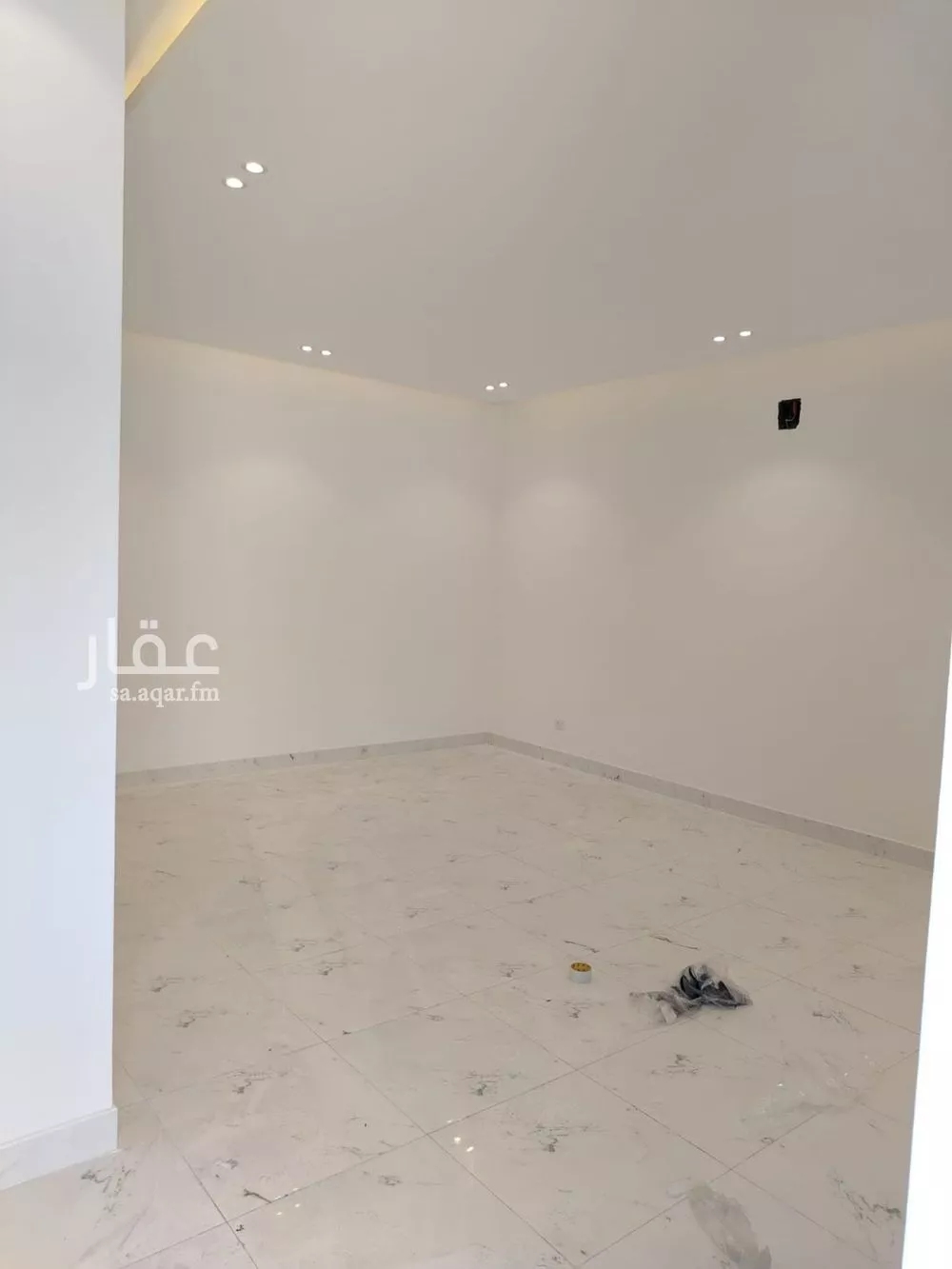 فيلا 4 غرف في العارض 3