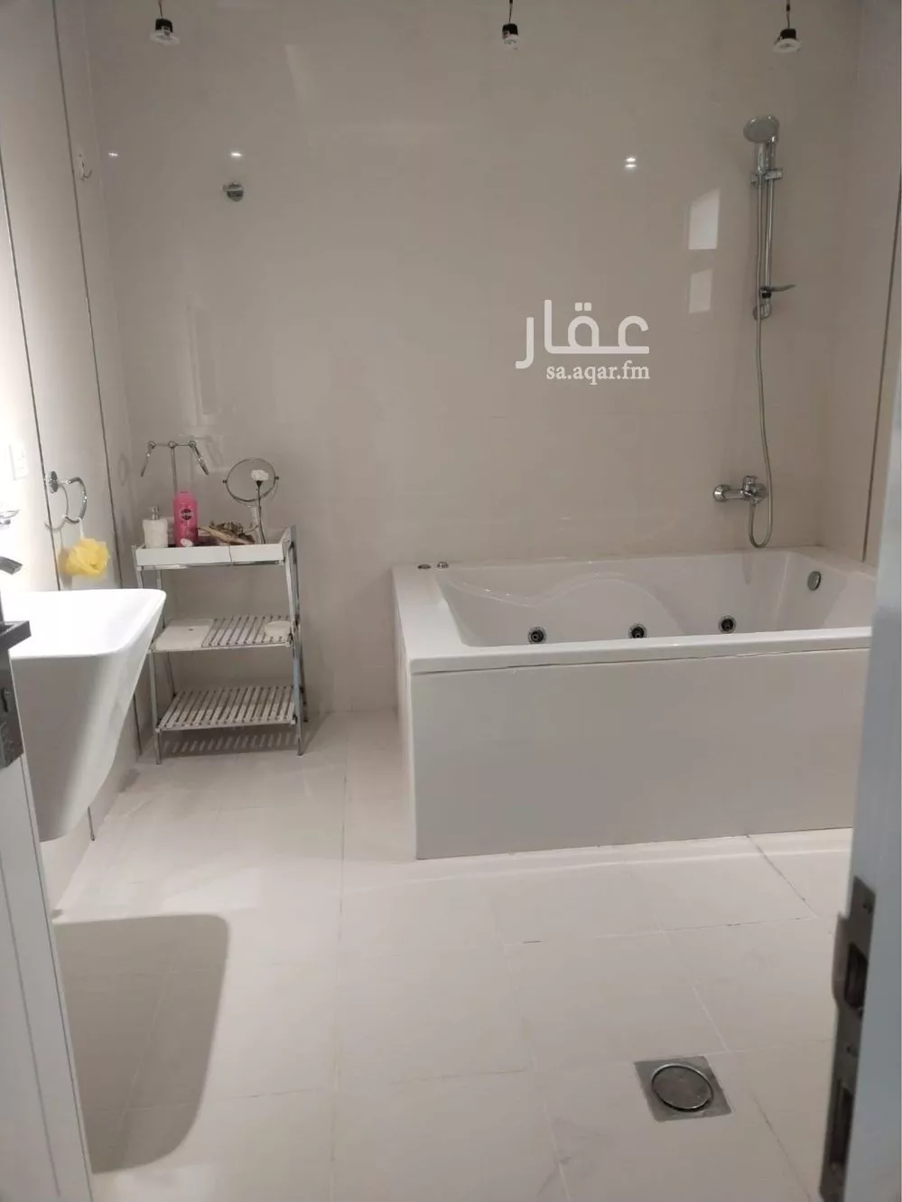 فيلا 7 غرف في العارض 4