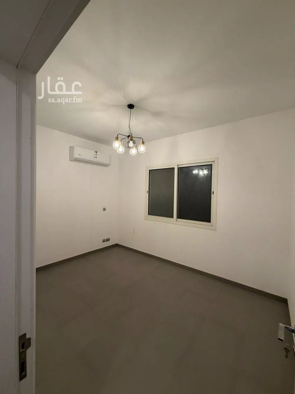 فيلا 7 غرف في النرجس 4