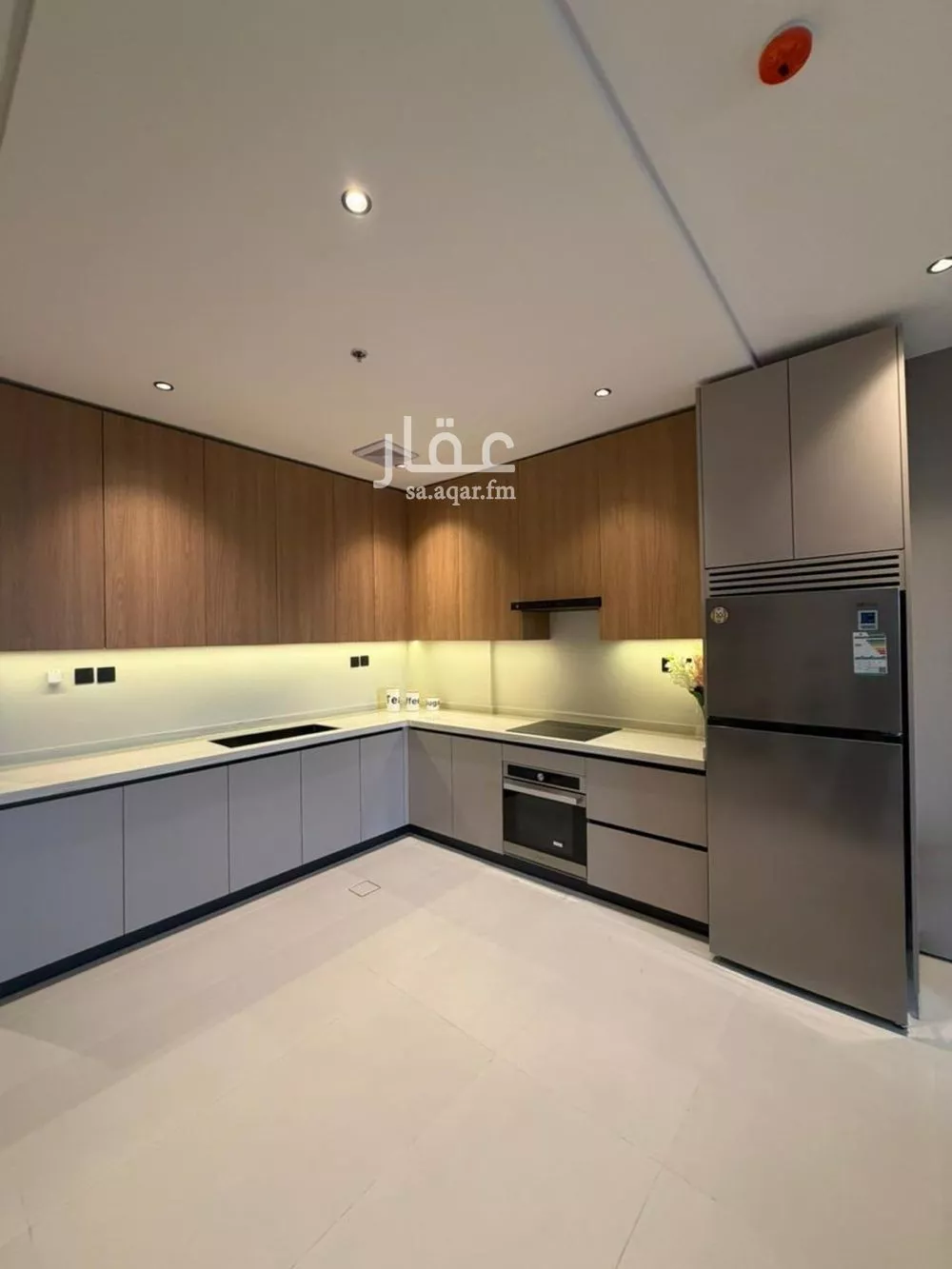 5 bedroom apartment in Al Qusur 3