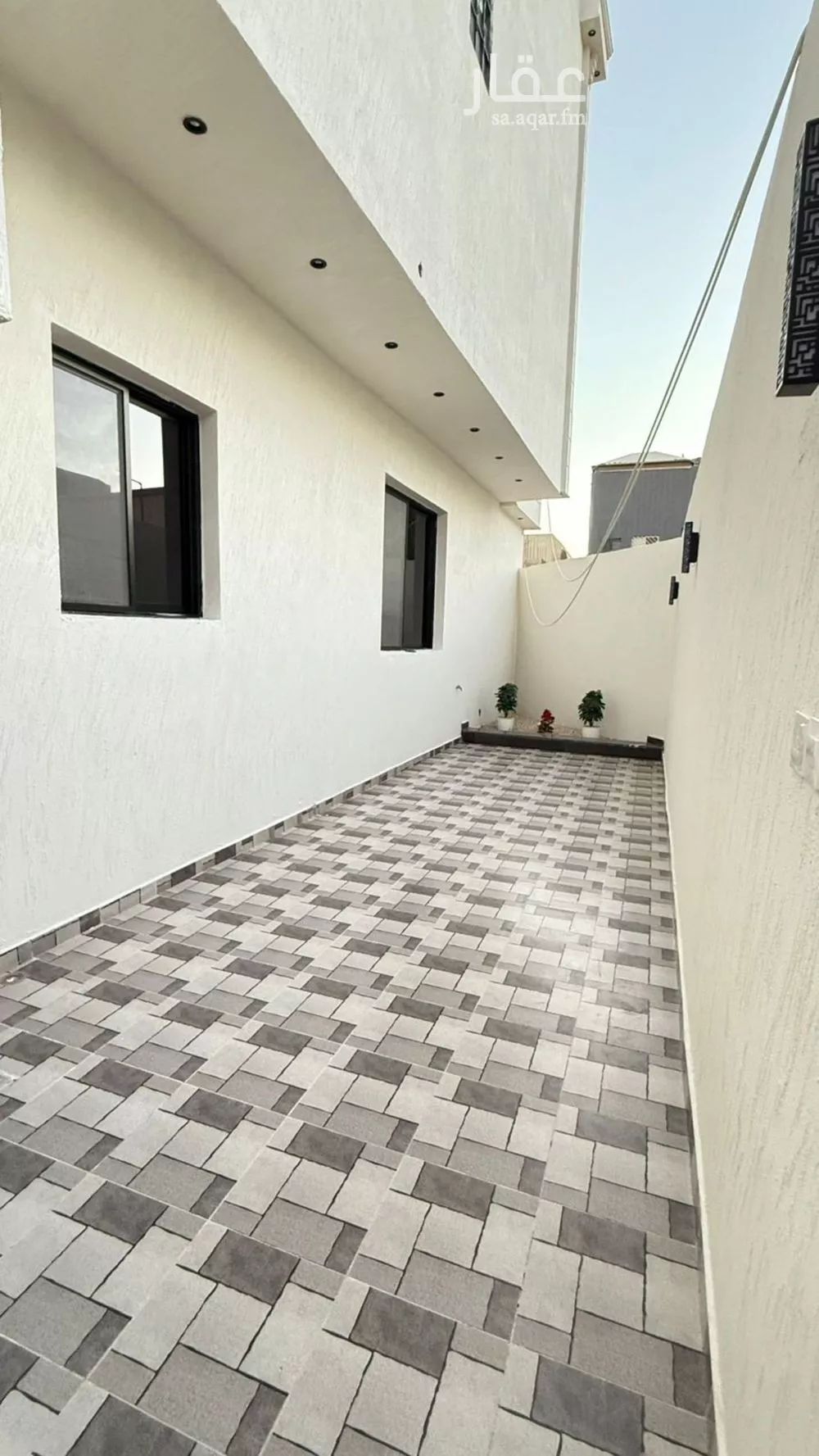 فيلا 9 غرف في العزيزية 5