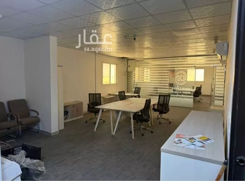 مكتب 900 م² في العارض 3