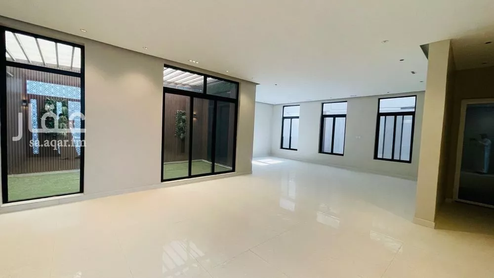 فيلا 12 غرف في طيبة 1