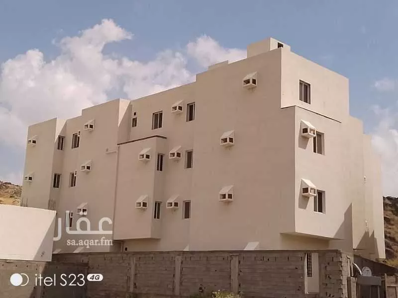 عمارة 894 م² في الملك فهد 3