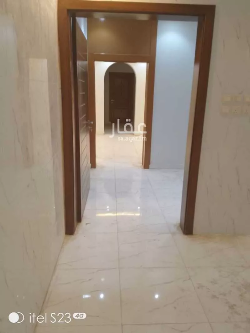 عمارة 894 م² في الملك فهد 4