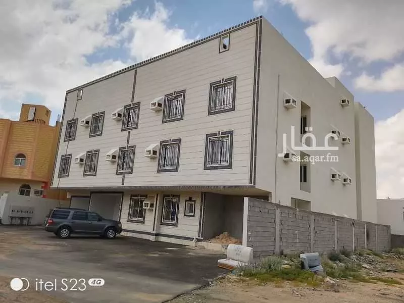 عمارة 894 م² في الملك فهد 1