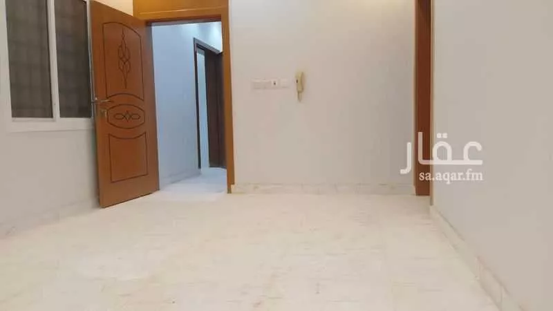 عمارة 894 م² في الملك فهد 5