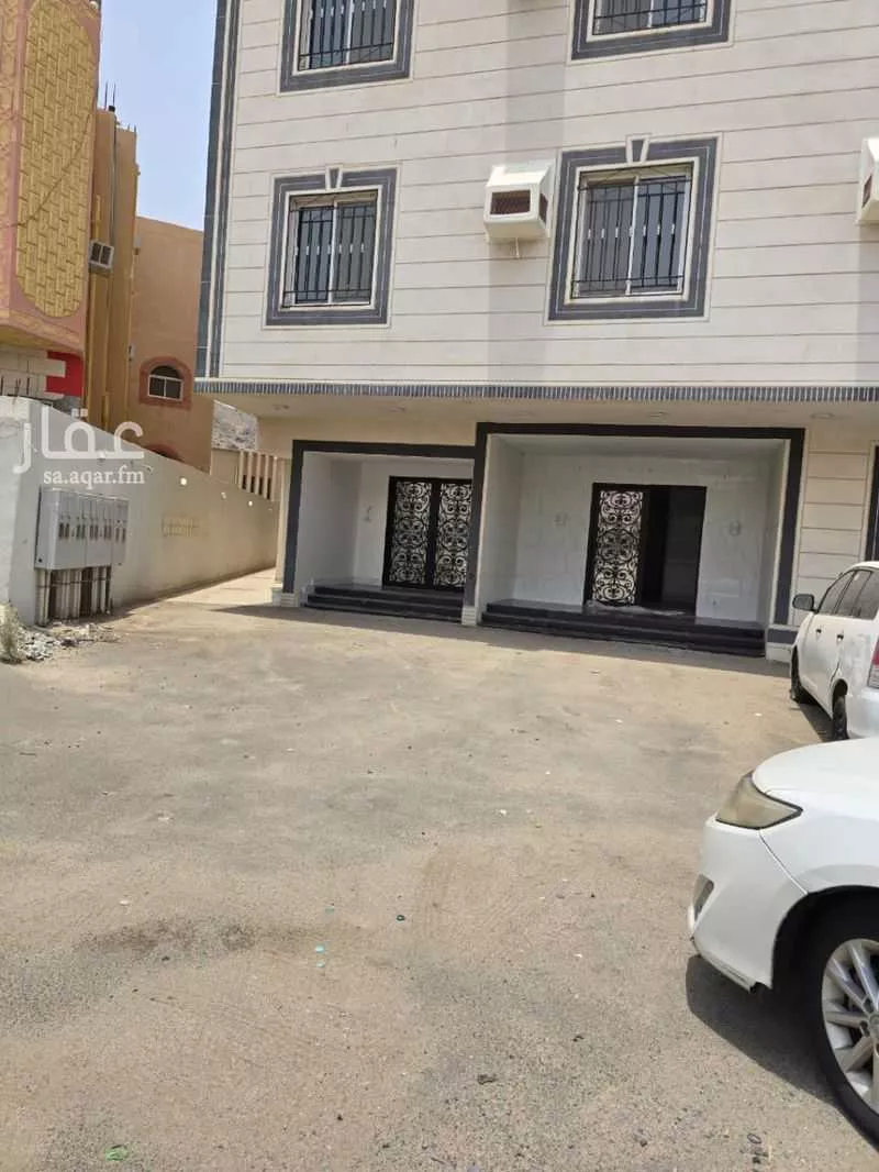 عمارة 894 م² في الملك فهد 2