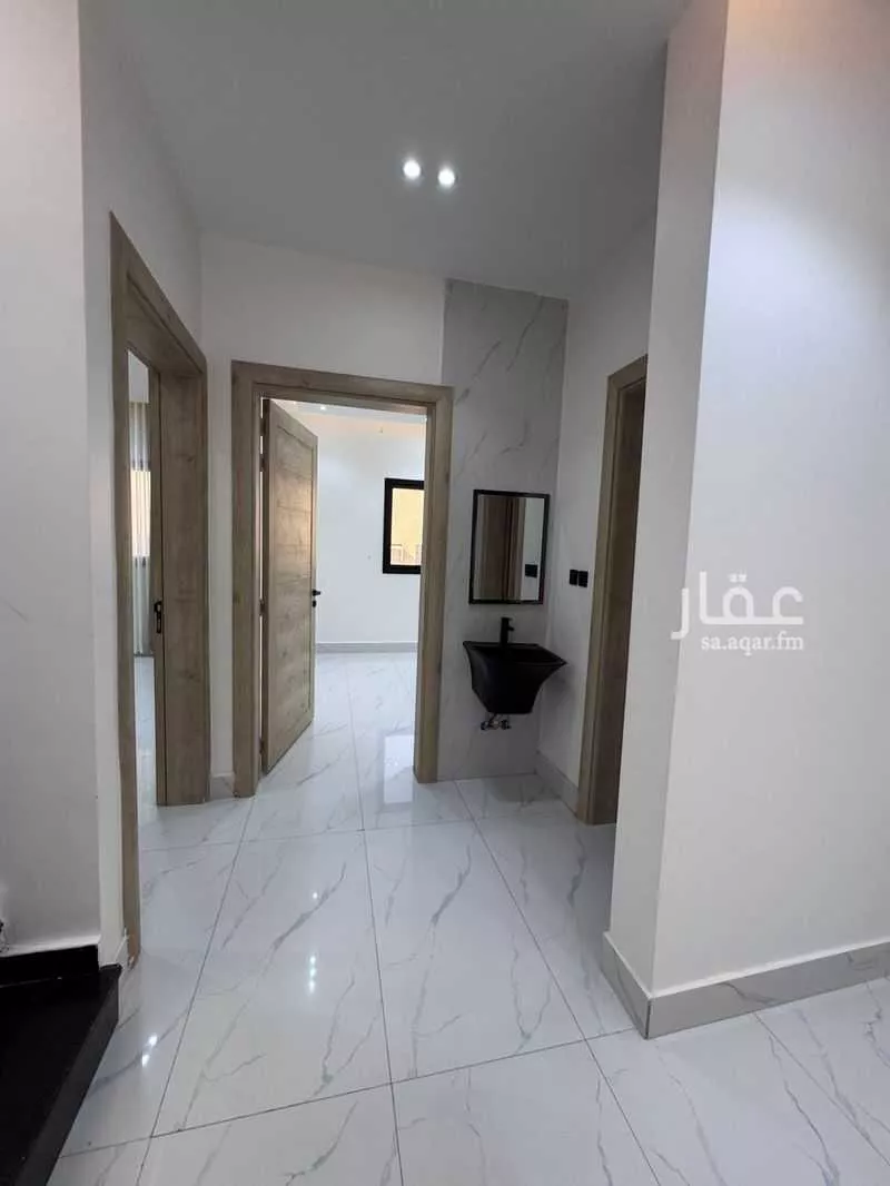 5 bedroom villa in Al Uraija Al Gharbiyah, Riyadh 2