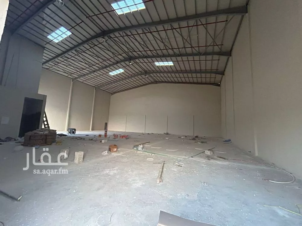 مستودع 1050 م² في النظيم 2