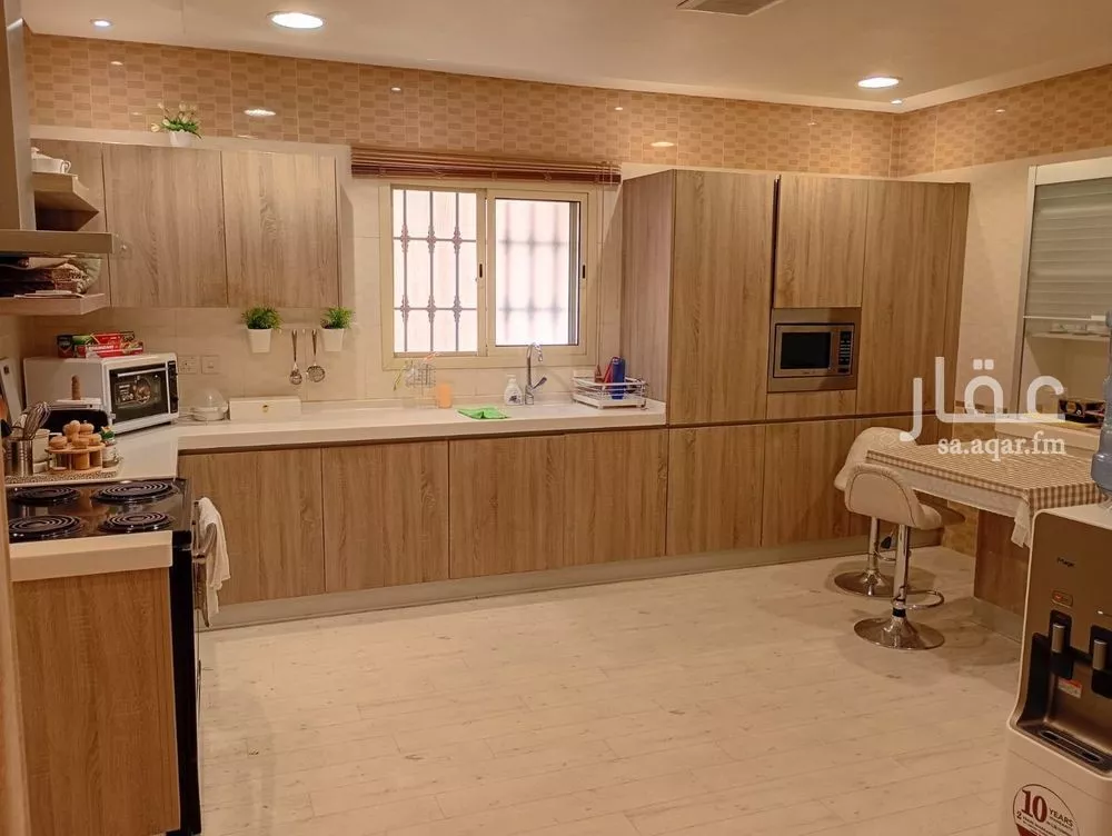 فيلا 6 غرف في العقيق 5