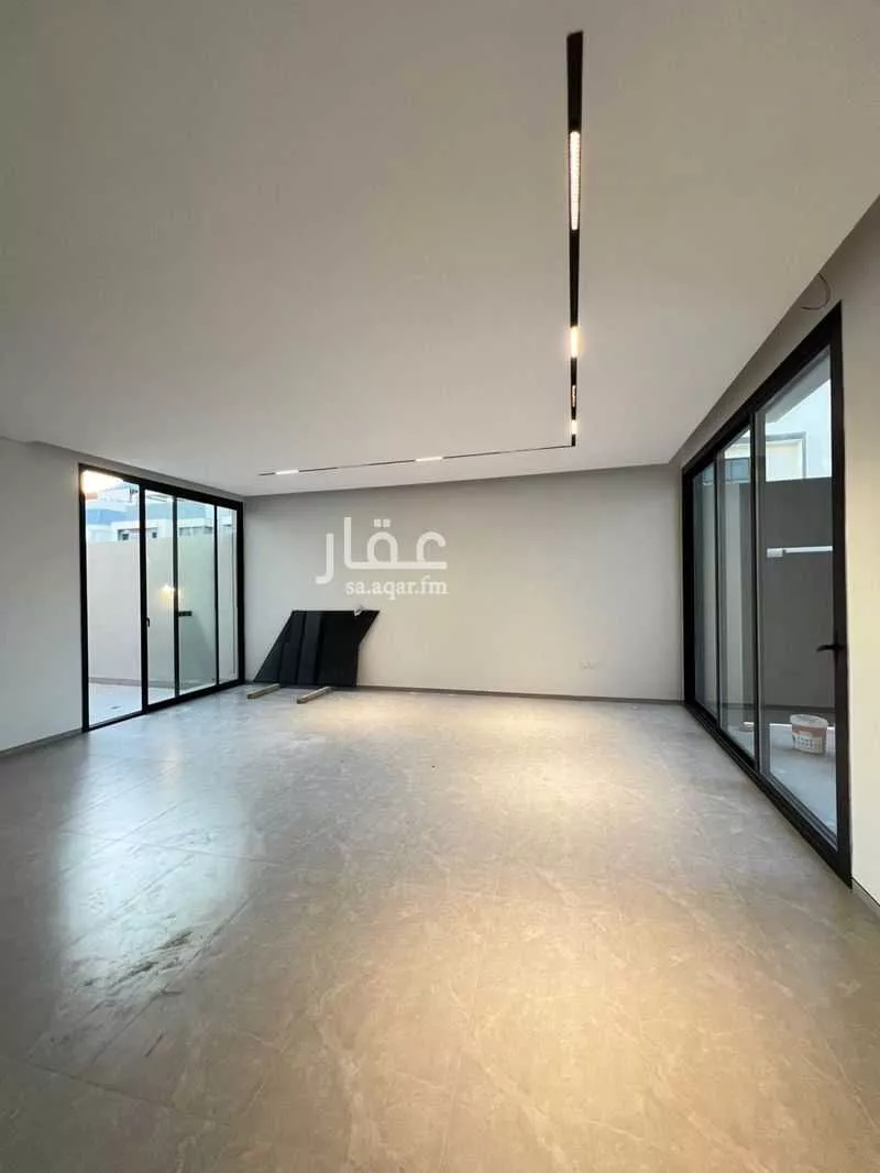 فيلا 4 غرف في العارض 4