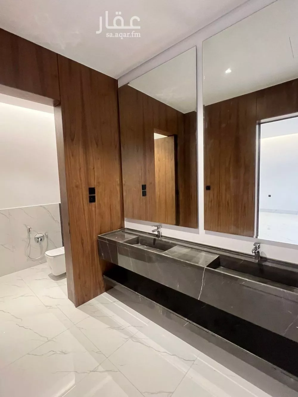 فيلا 5 غرف في العارض 4