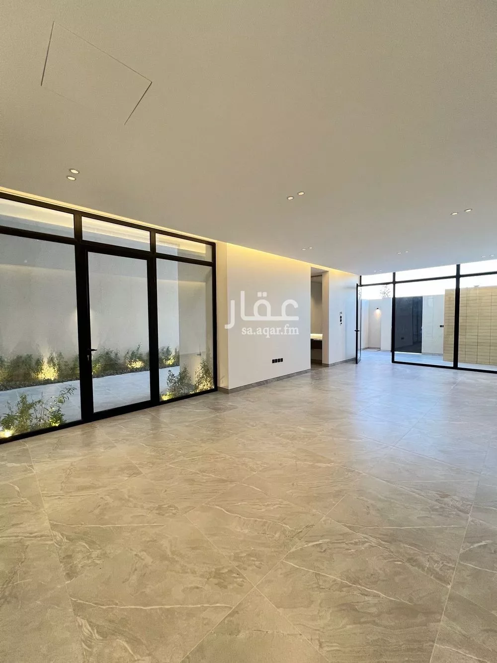 فيلا 5 غرف في العارض 2