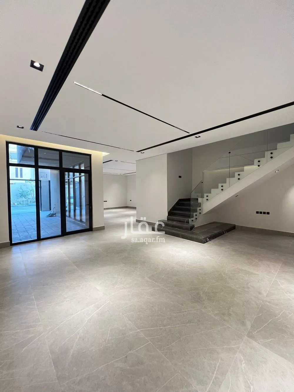 فيلا 5 غرف في النرجس 4