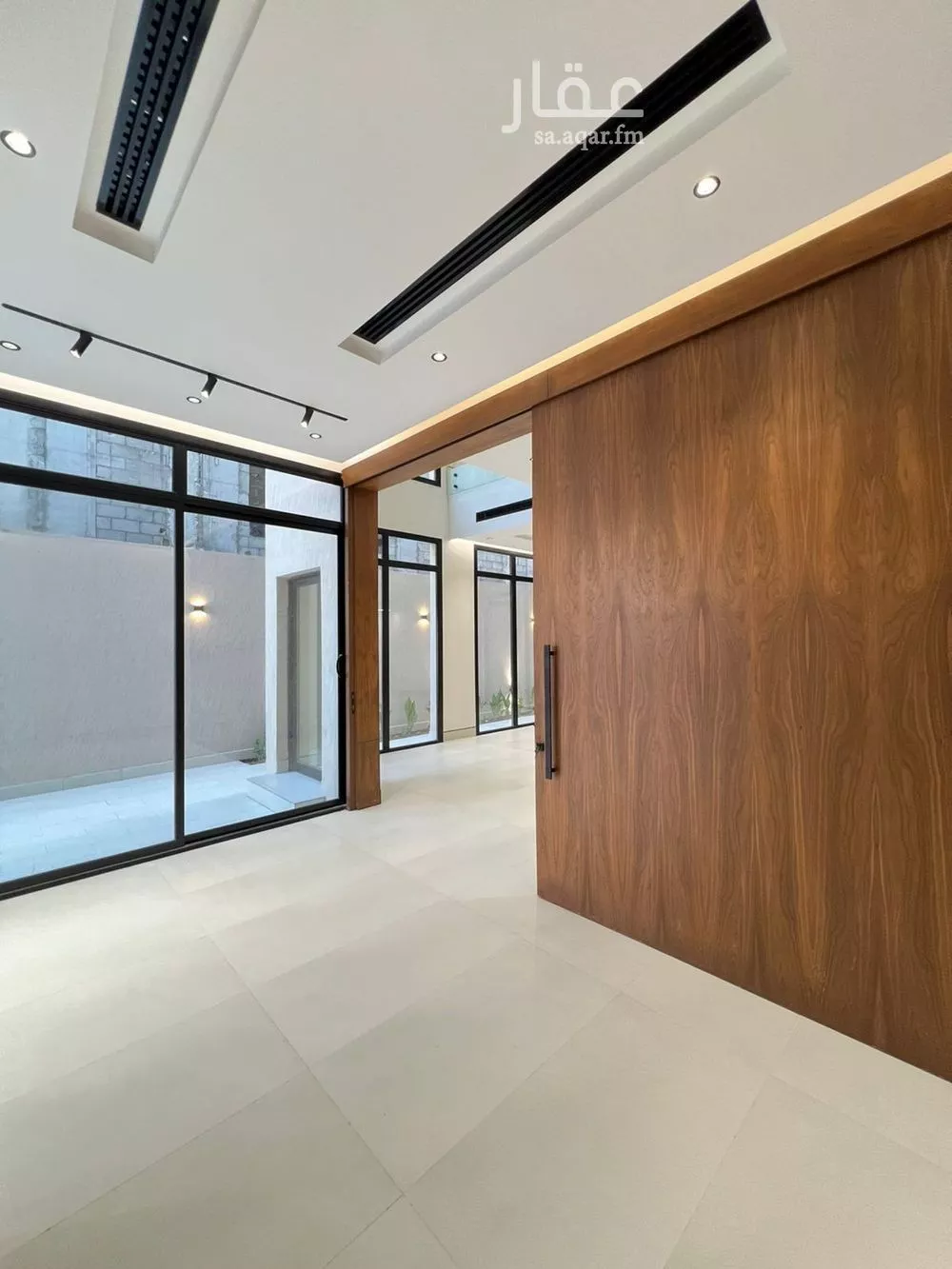 فيلا 5 غرف في النرجس 4