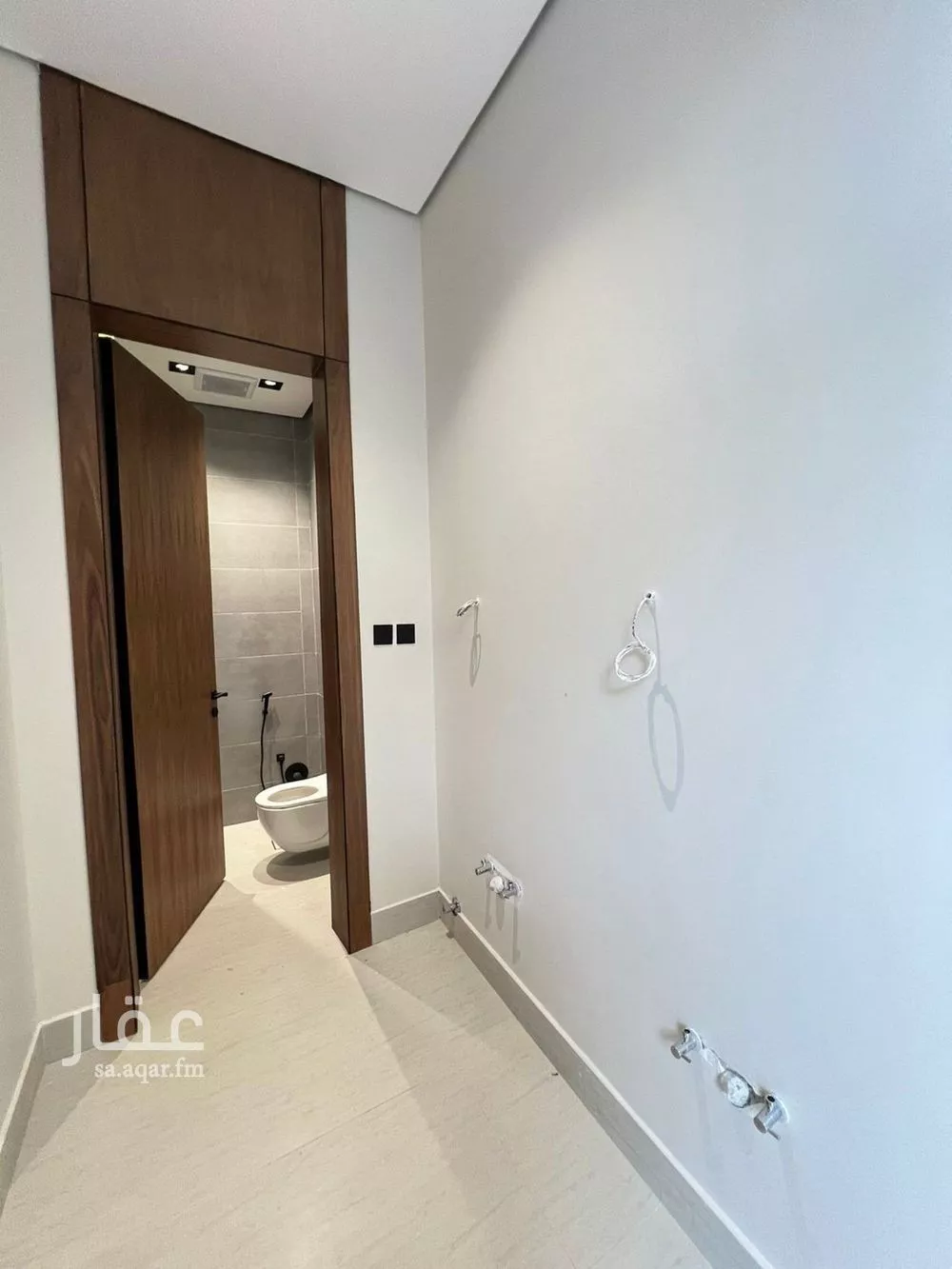 فيلا 5 غرف في النرجس 4