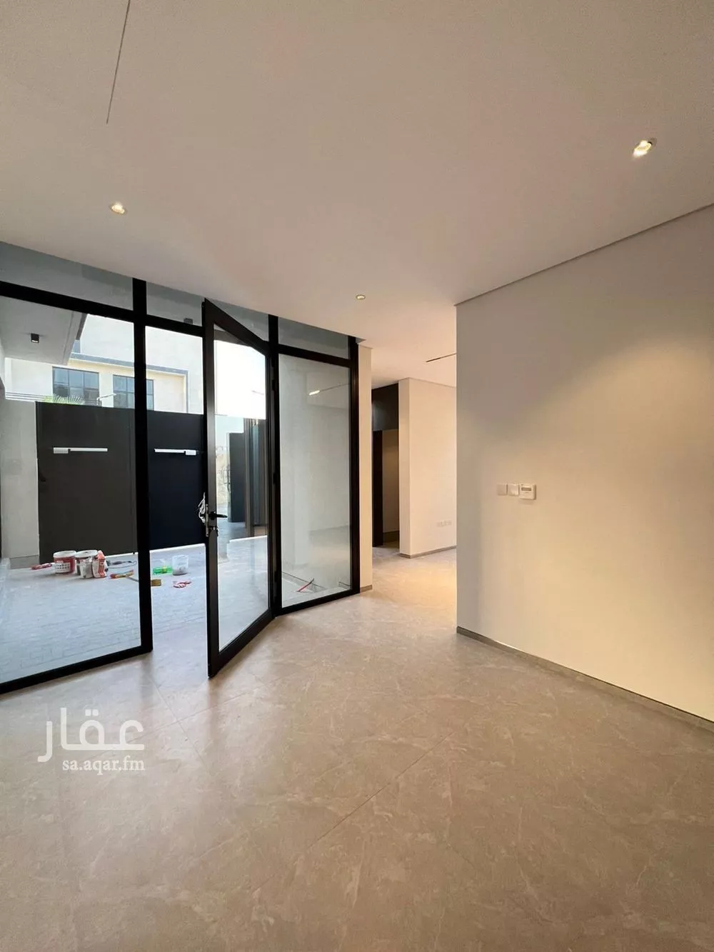 فيلا 4 غرف في العارض 3