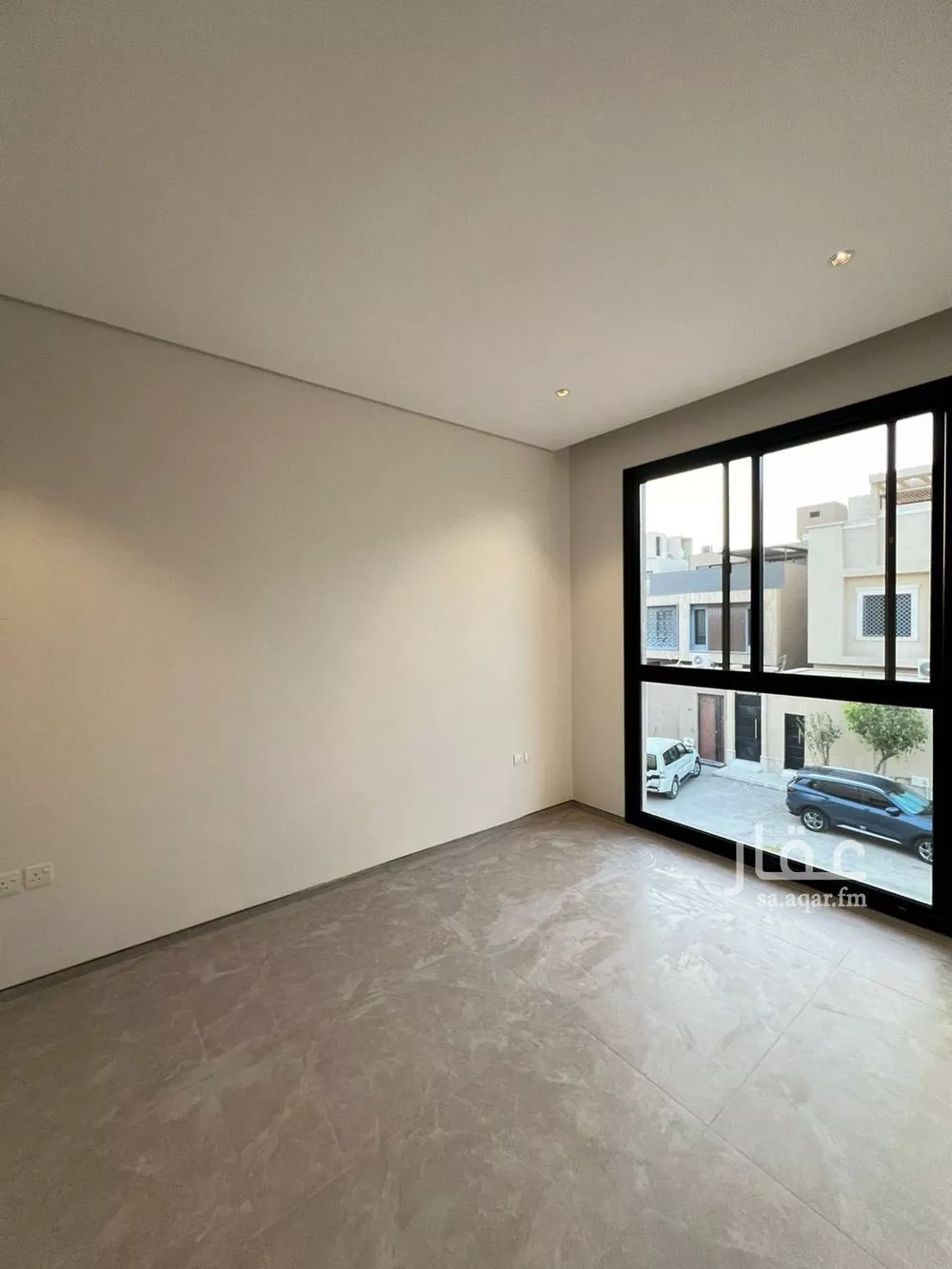 فيلا 4 غرف في العارض 4