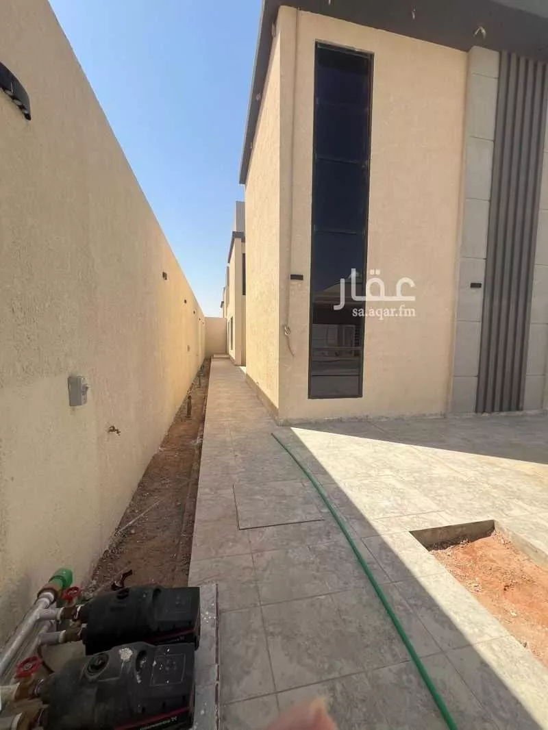 فيلا 4 غرف في الجنادرية 2