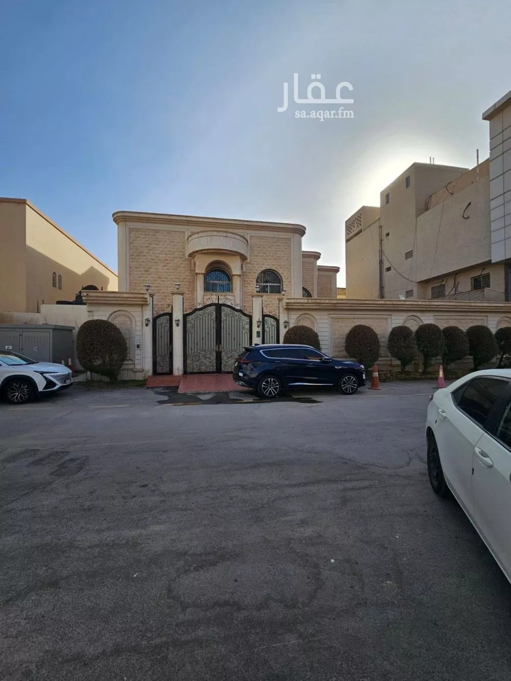 فيلا 5 غرف في العقيق 2