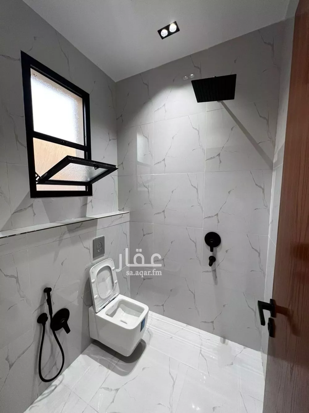 فيلا 5 غرف في الخليج 3