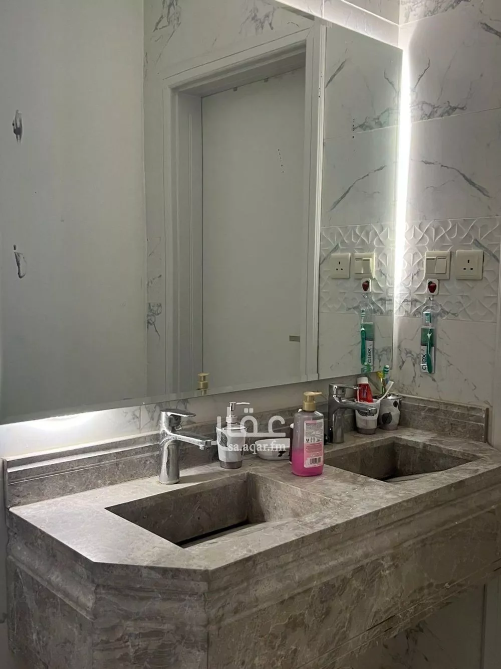 فيلا 6 غرف في الملك فيصل 2