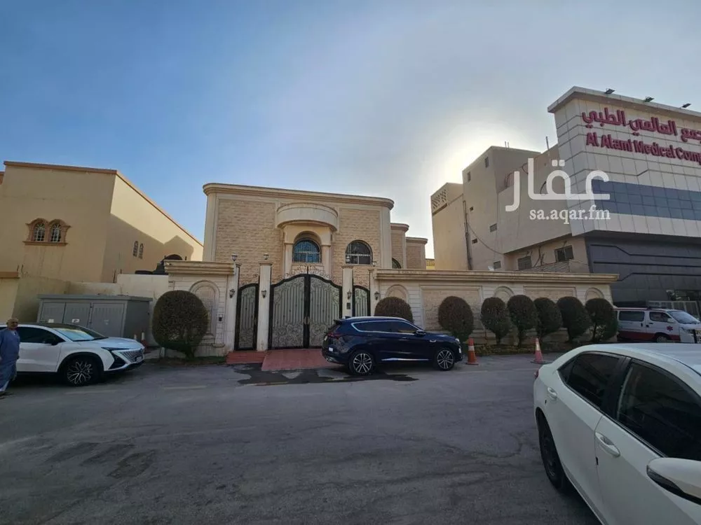 فيلا 5 غرف في العقيق 1