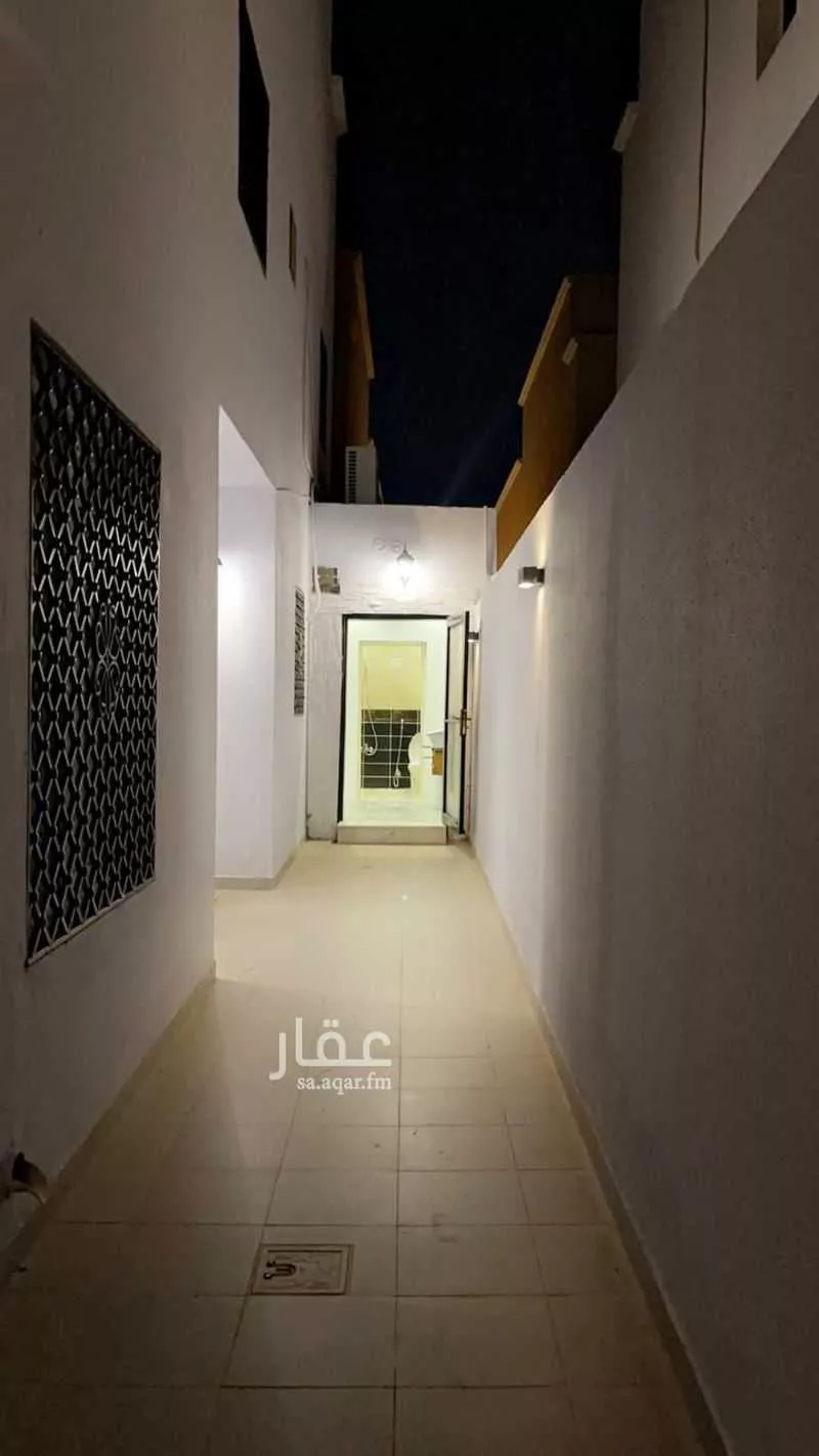 فيلا 8 غرف في الملقا 4