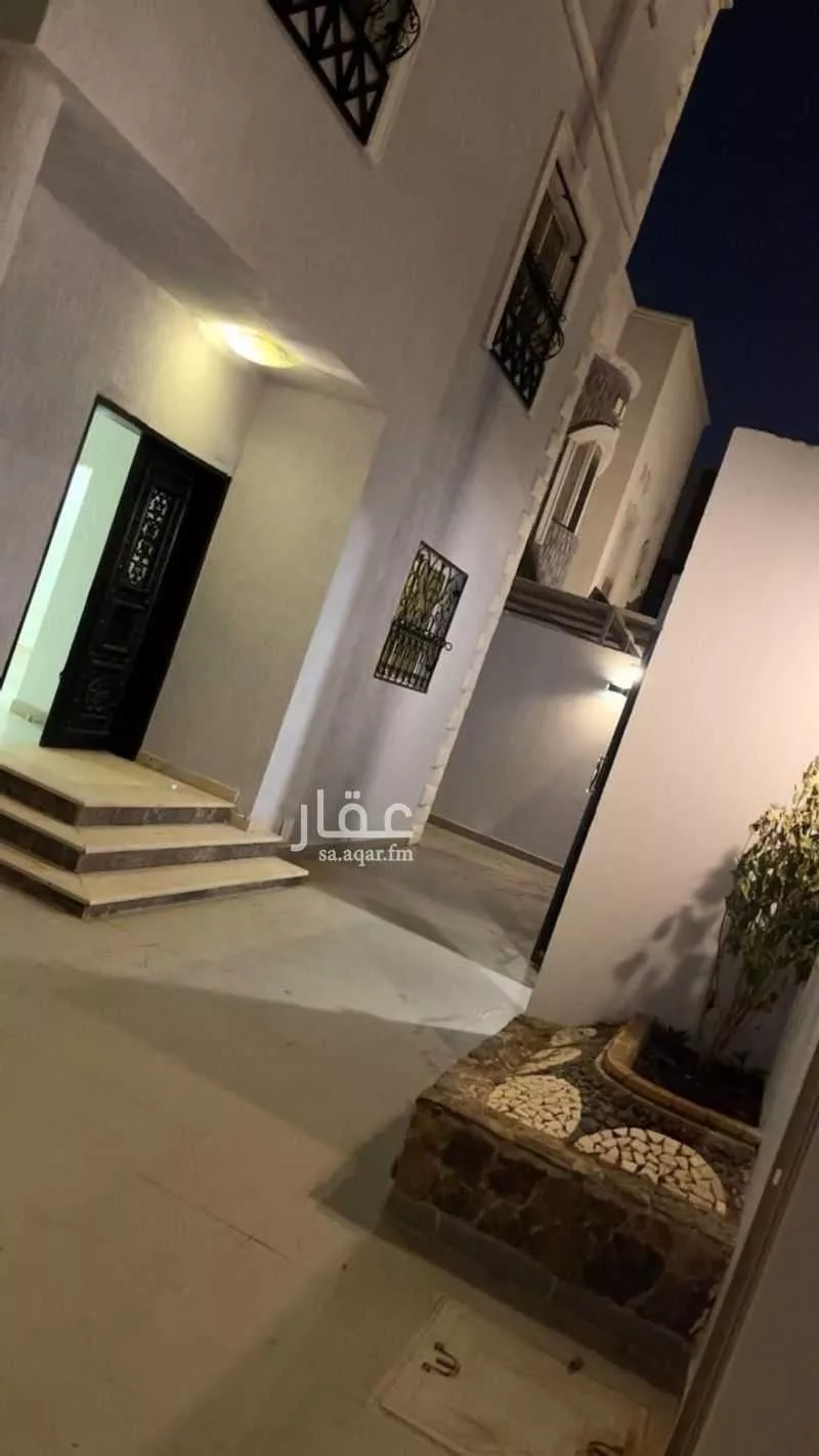 فيلا 8 غرف في الملقا 3