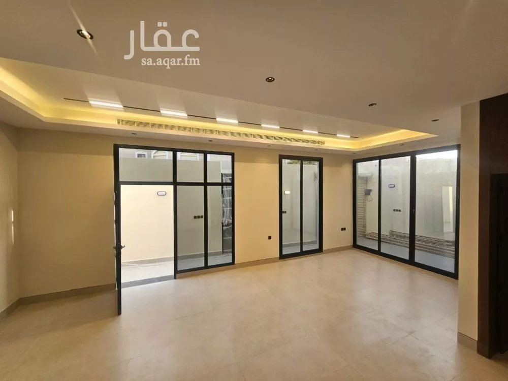 فيلا 5 غرف في العارض 4