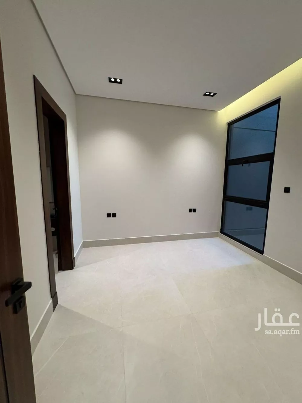 فيلا 5 غرف في النرجس 4