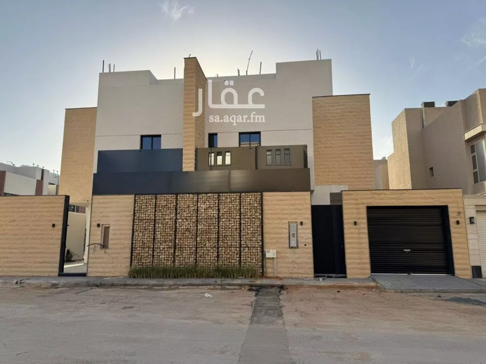 5 bedroom villa in Al Aridh 3