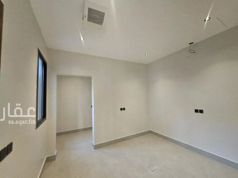 فيلا 5 غرف في العارض 4