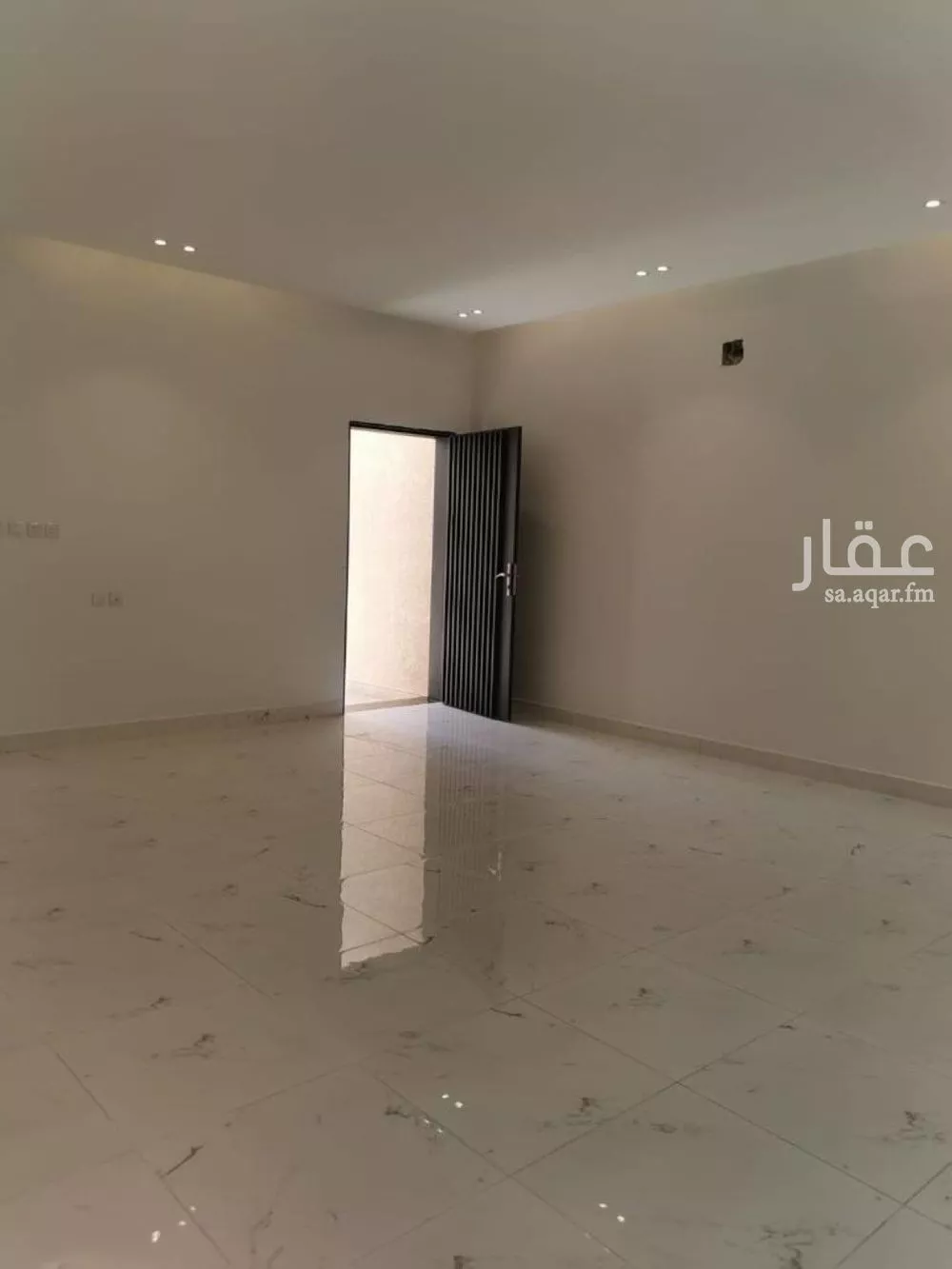 فيلا 7 غرف في العارض 3