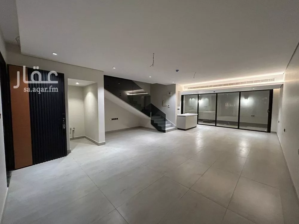 5 bedroom villa in Al Aridh 1