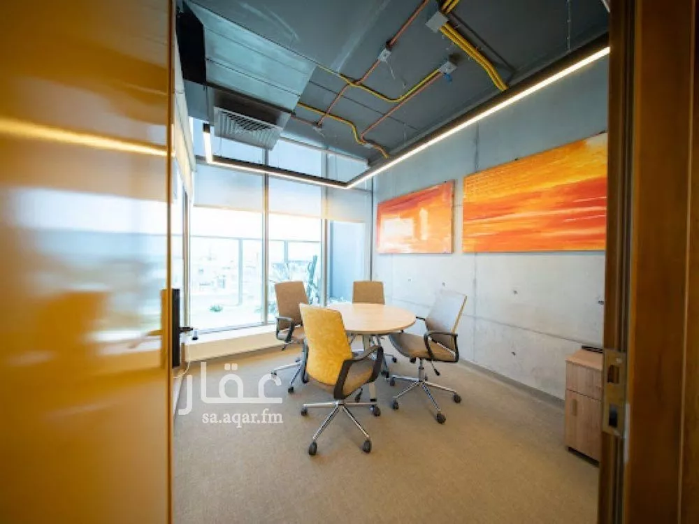 مكتب 1365 م² في النخيل 4