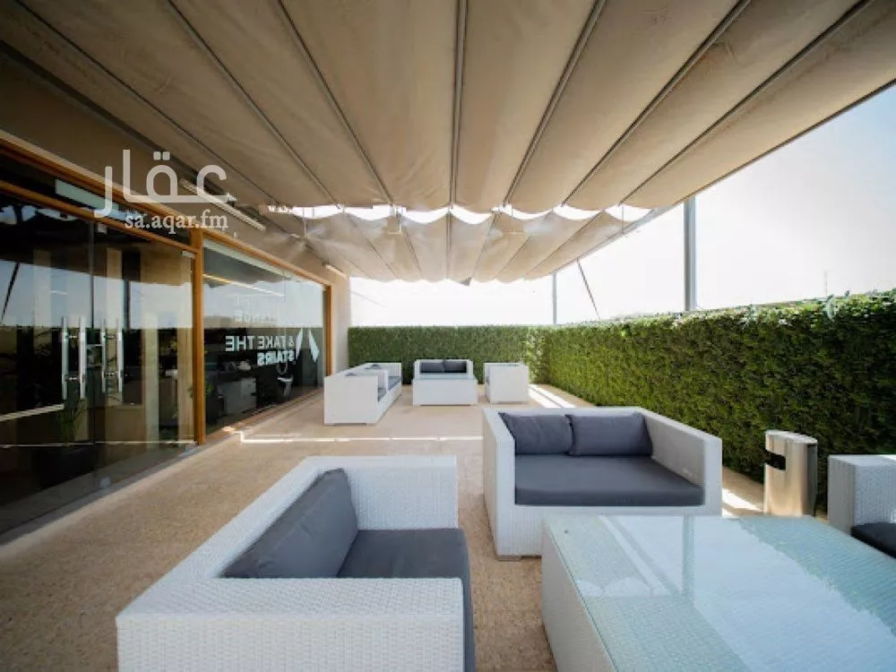 مكتب 1365 م² في النخيل 5