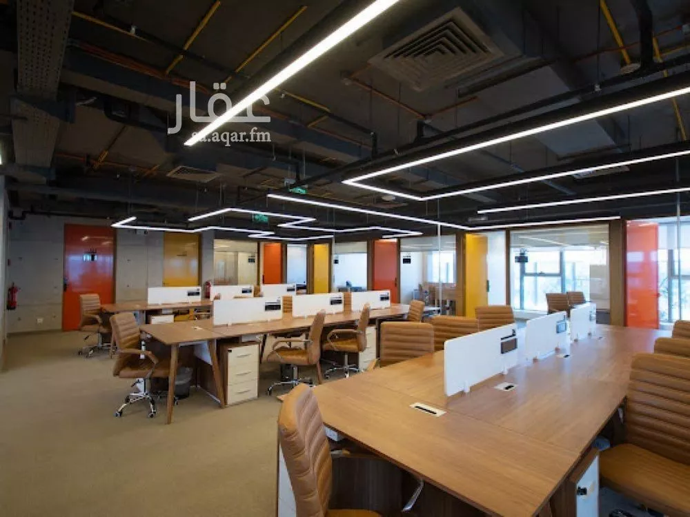 مكتب 1365 م² في النخيل 3