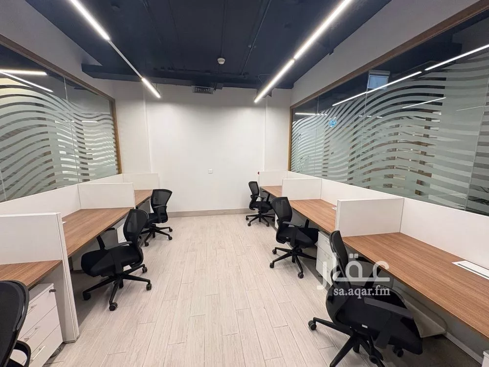 مكتب 1365 م² في النخيل 3