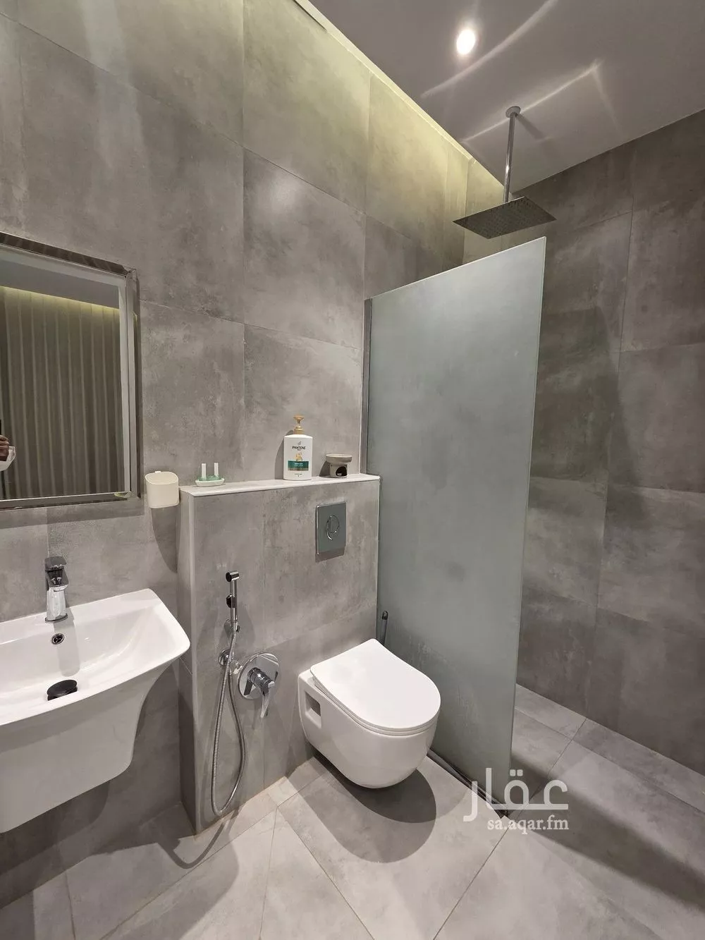 شقة 4 غرف في الملقا 4