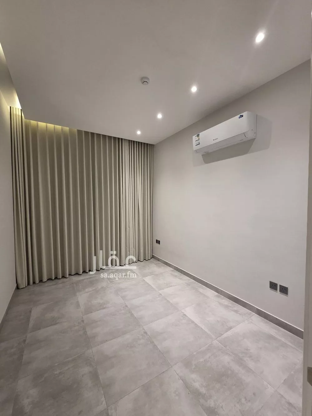 شقة 4 غرف في الملقا 3